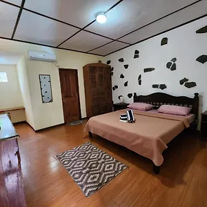 tiptop-hotel-resto-and-delishop.hotelspanglao.com/